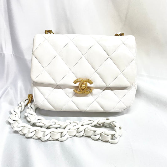 【中古A】CHANEL シャネル スモール マトラッセ チェーンショルダー ラムスキン ホワイト
