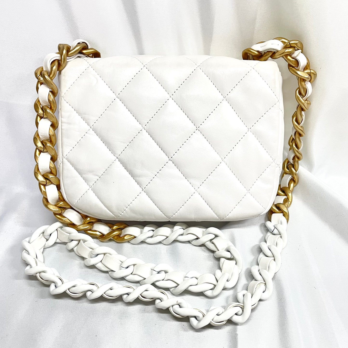 【中古A】CHANEL シャネル スモール マトラッセ チェーンショルダー ラムスキン ホワイト