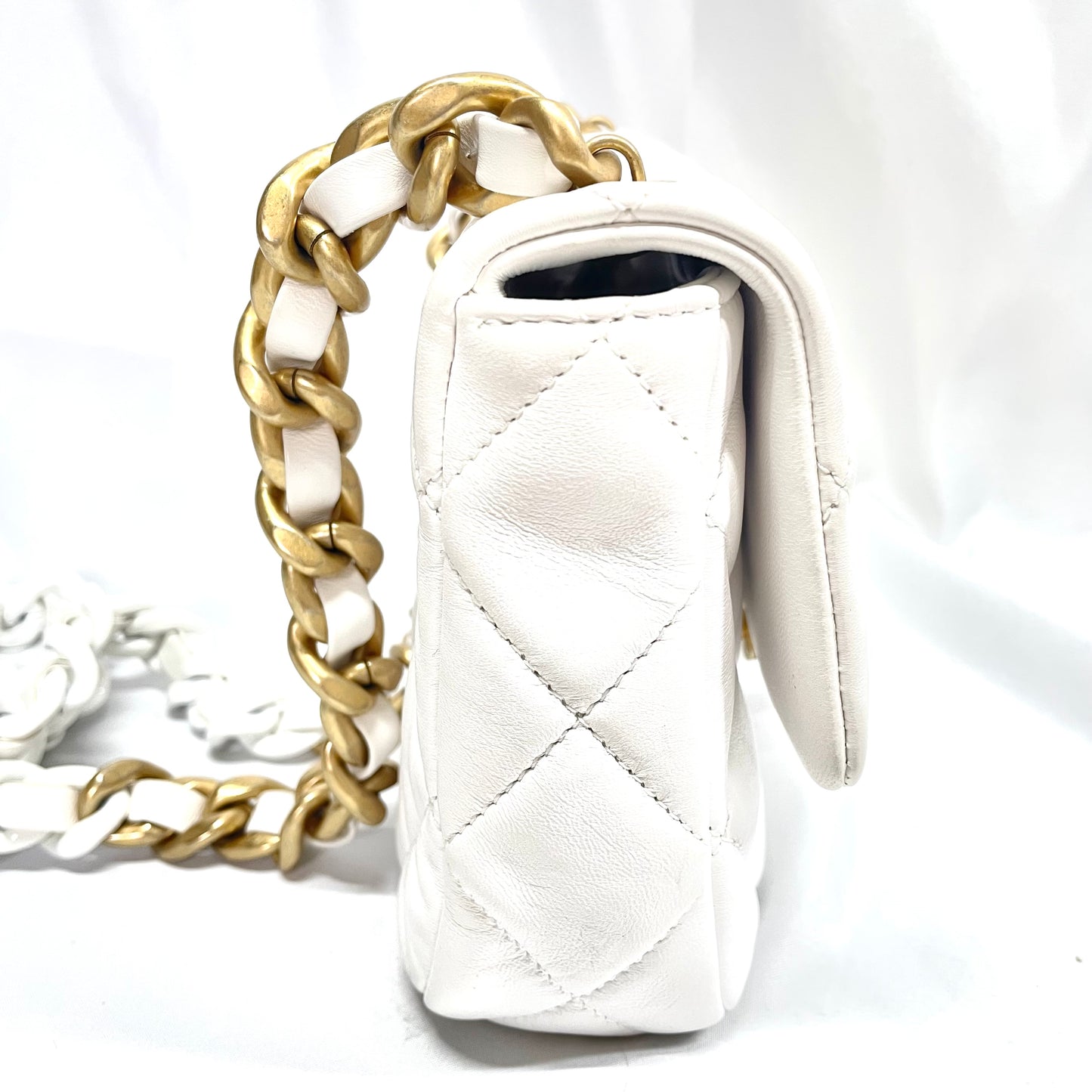 【中古A】CHANEL シャネル スモール マトラッセ チェーンショルダー ラムスキン ホワイト