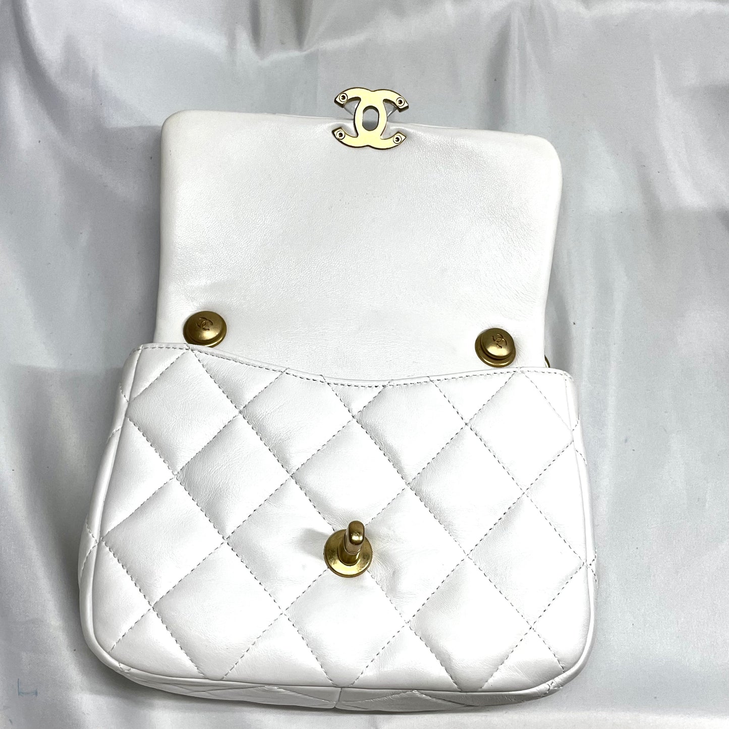 【中古A】CHANEL シャネル スモール マトラッセ チェーンショルダー ラムスキン ホワイト