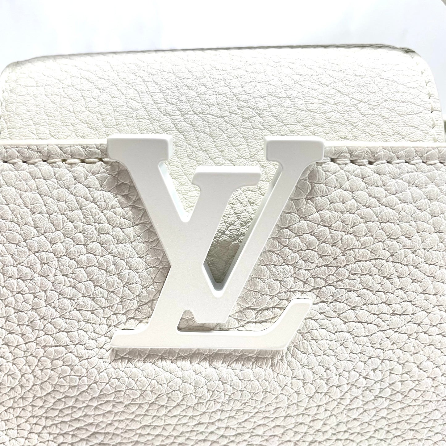【中古美品】LOUIS VUITTON ルイヴィトン カプシーヌ ミニ ハンドバッグ トリヨンレザー ホワイト