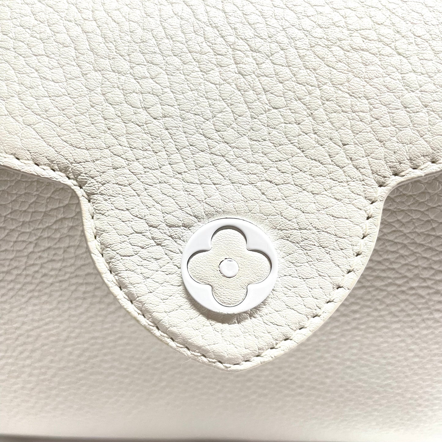 【中古美品】LOUIS VUITTON ルイヴィトン カプシーヌ ミニ ハンドバッグ トリヨンレザー ホワイト