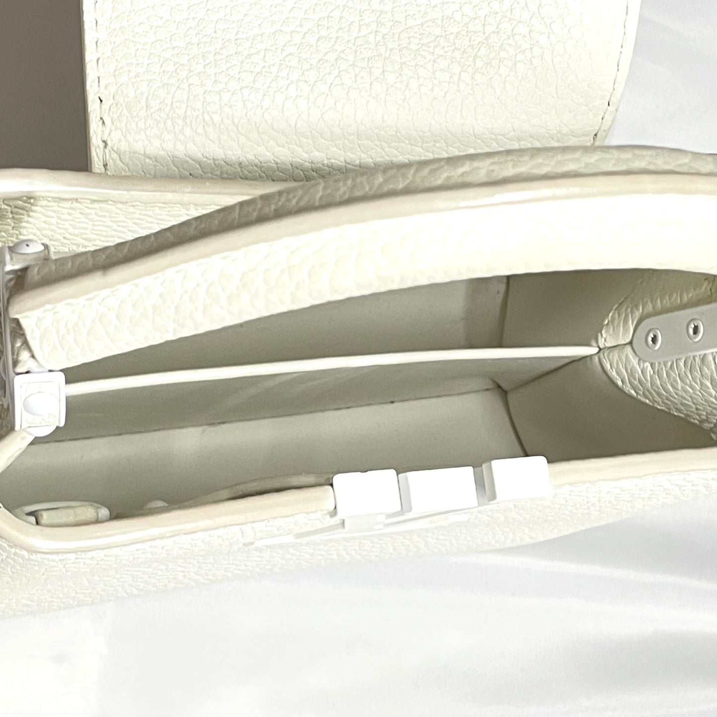 【中古美品】LOUIS VUITTON ルイヴィトン カプシーヌ ミニ ハンドバッグ トリヨンレザー ホワイト