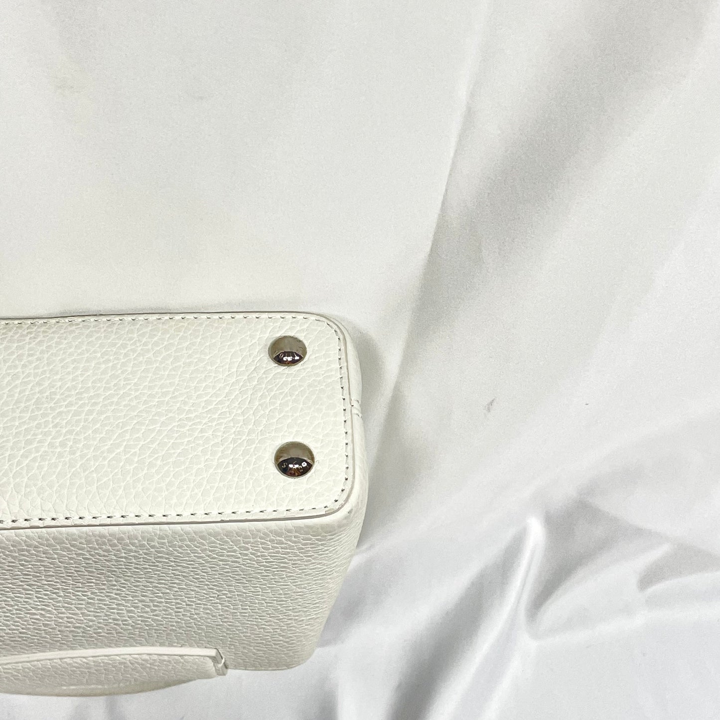 【中古美品】LOUIS VUITTON ルイヴィトン カプシーヌ ミニ ハンドバッグ トリヨンレザー ホワイト