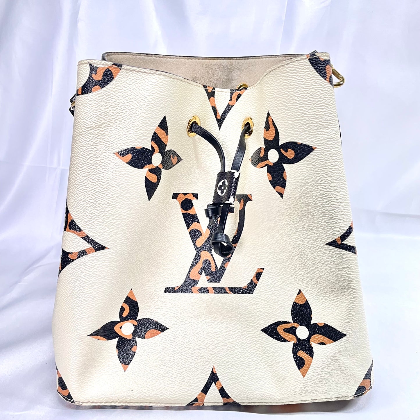 【中古B】LOUIS VUITTON ルイヴィトン モノグラム ジャングル ネオノエ ショルダー バケット バッグ 巾着 M44679