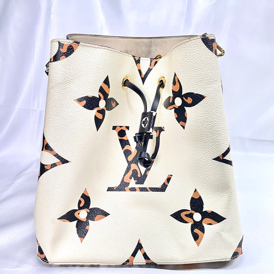 【中古B】LOUIS VUITTON ルイヴィトン モノグラム ジャングル ネオノエ ショルダー バケット バッグ 巾着 M44679