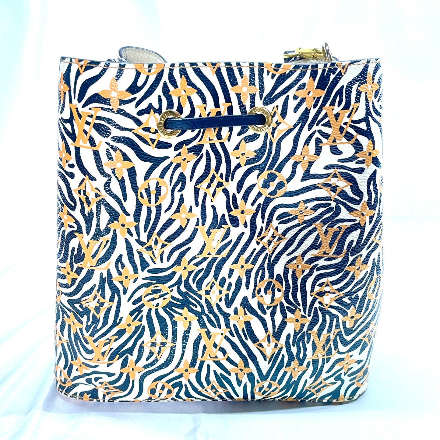 【中古B】LOUIS VUITTON ルイヴィトン モノグラム ジャングル ネオノエ ショルダー バケット バッグ 巾着 M44679