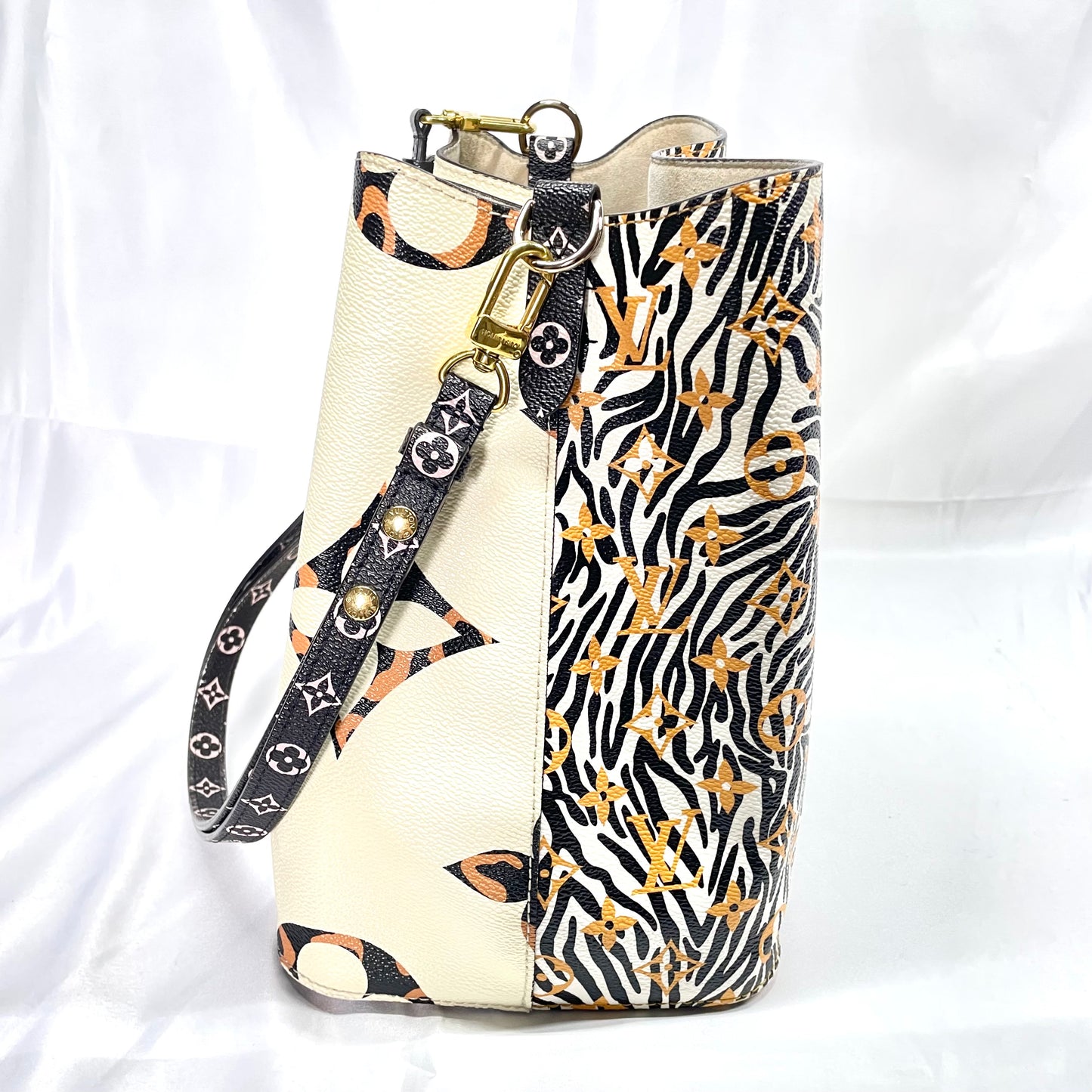 【中古B】LOUIS VUITTON ルイヴィトン モノグラム ジャングル ネオノエ ショルダー バケット バッグ 巾着 M44679