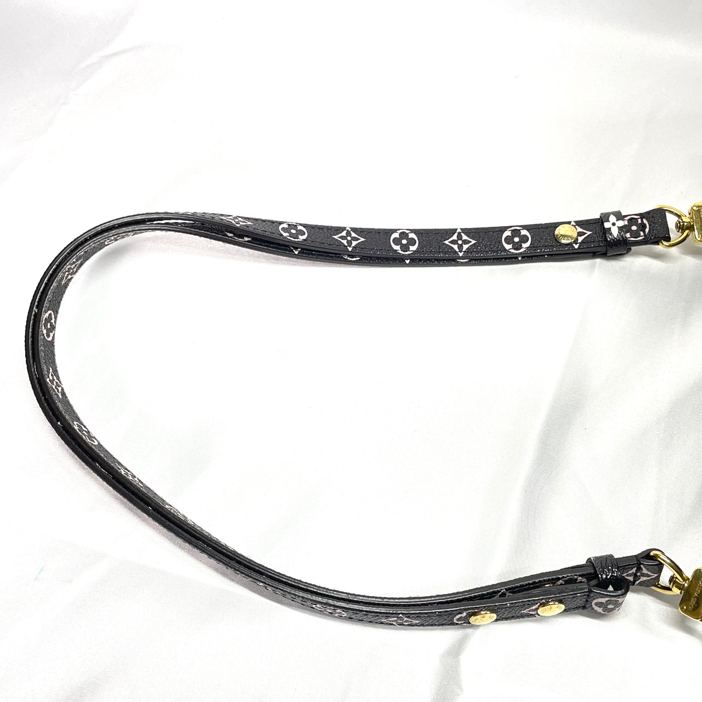 【中古B】LOUIS VUITTON ルイヴィトン モノグラム ジャングル ネオノエ ショルダー バケット バッグ 巾着 M44679